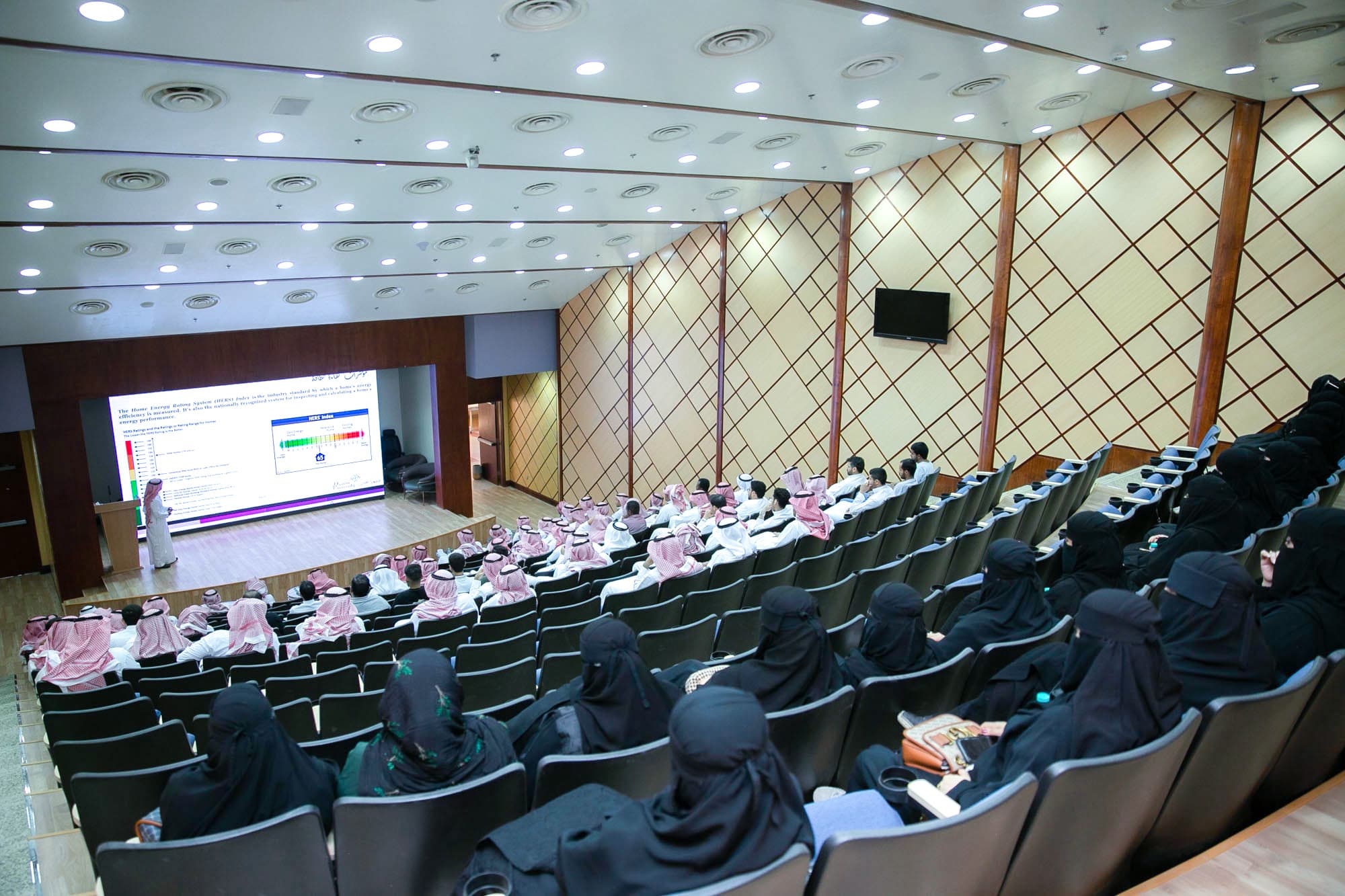 ورشة عمل ترشيد استهلاك الطاقة لمنسوبي الجهات الحكومية 5